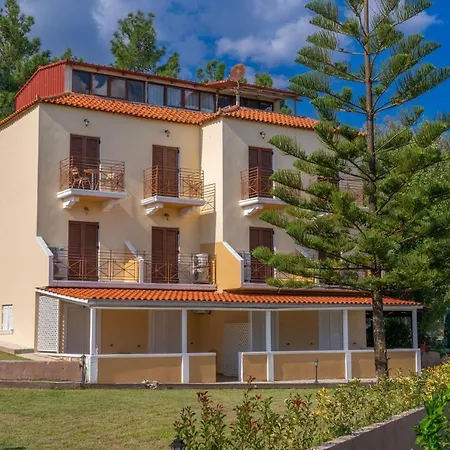 Karavados Beach Hotel ホテル