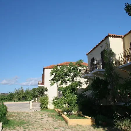 Karavados Beach Hotel ホテル