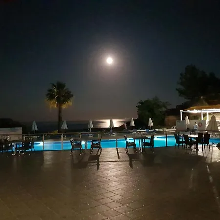 فندق Karavados Beach Hotel