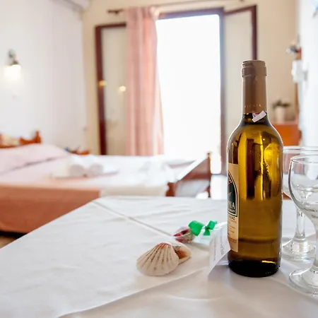 فندق Karavados Beach Hotel Karavádhos