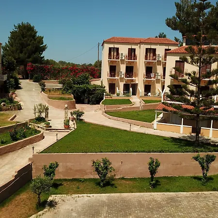 فندق Karavados Beach Hotel 3*